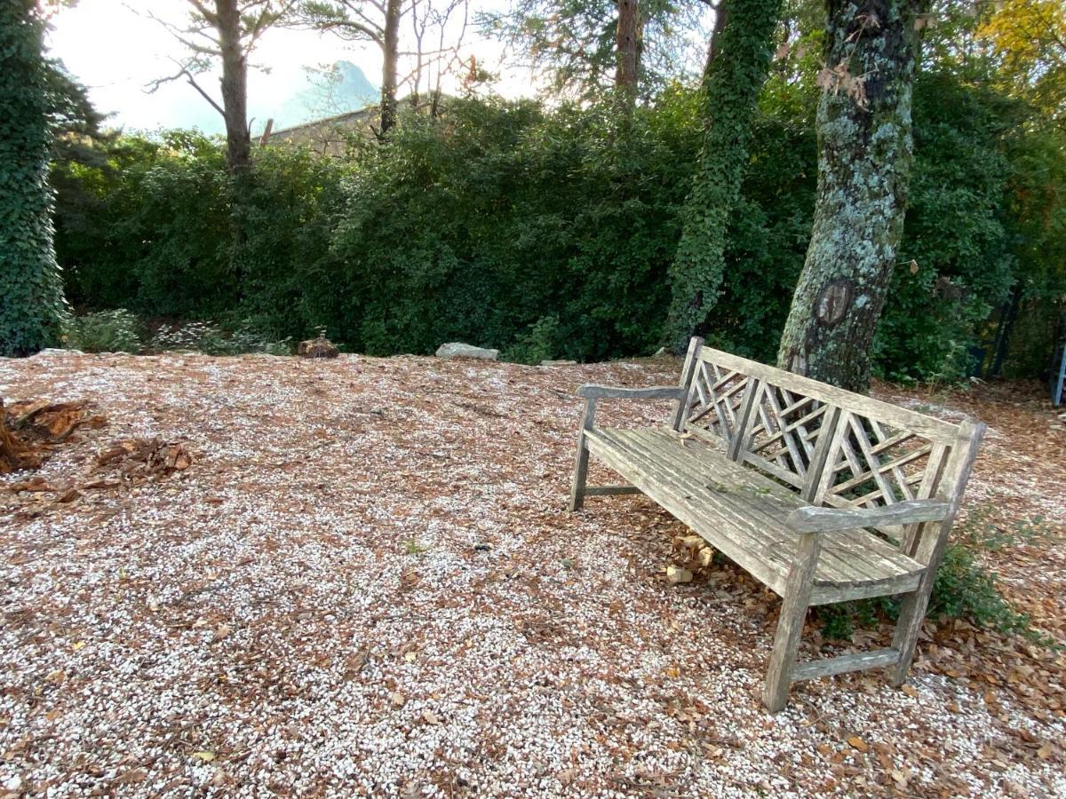 La Maison De Mado Et Sa Cabane Dans Les Arbres Plan d'Aups Εξωτερικό φωτογραφία